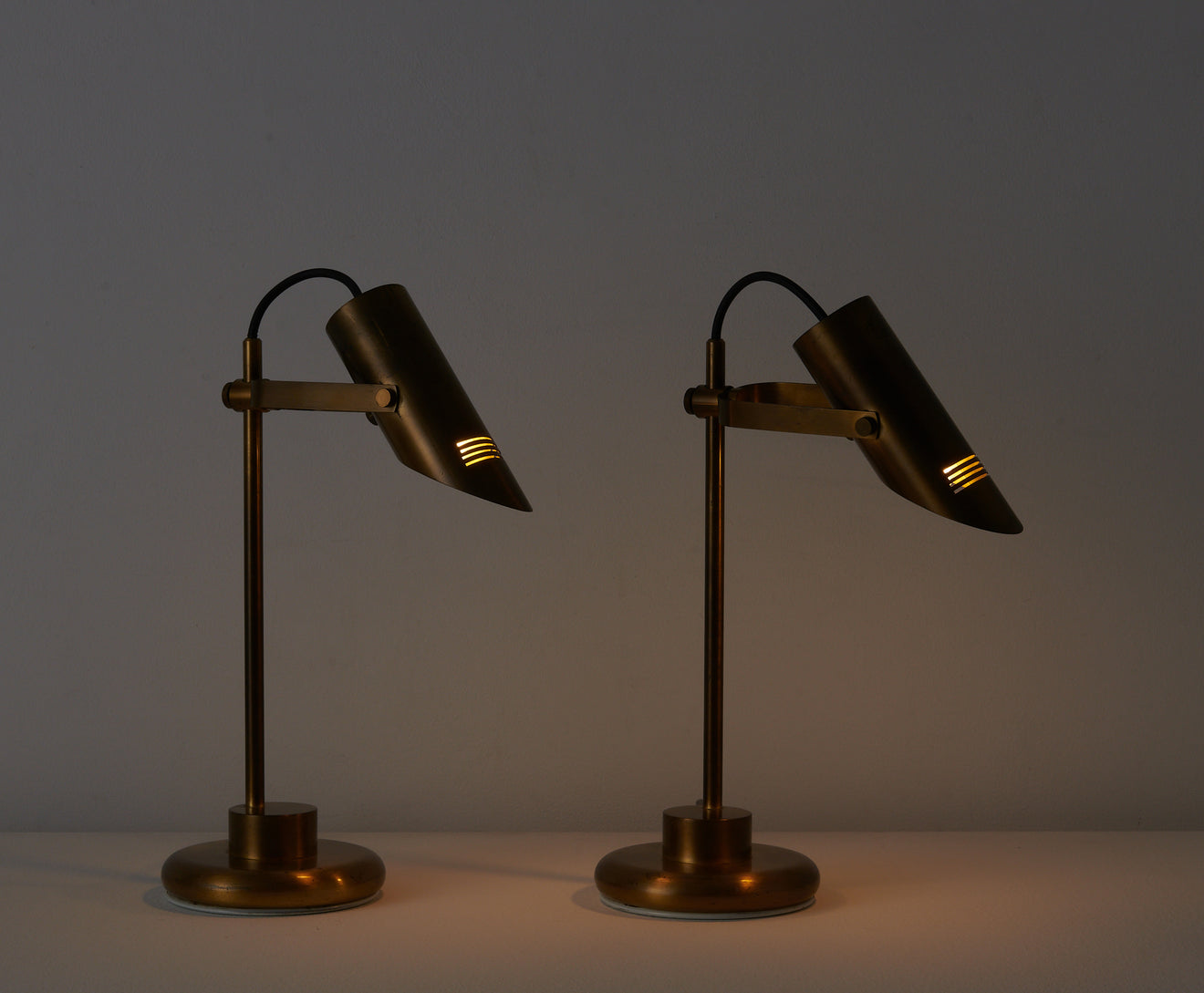 PAIR OF ITALIAN BRASS ADJUSTABLE TABLE LAMPS